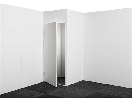 Trädörr med hänglås, vit